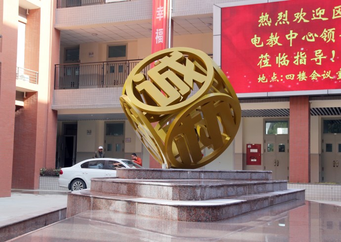 ���е��������ăr(ji��)ֵ����α��F(xi��n)��